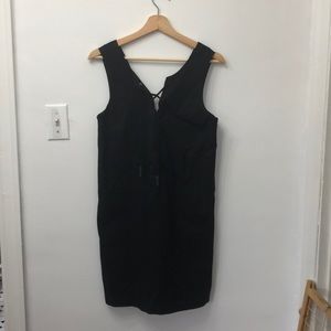 Sleeveless lace up dress